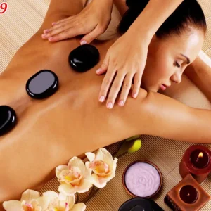 Massage Toàn Thân Với Đá Nóng